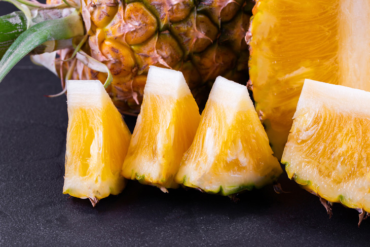 Разрезанный ананас
