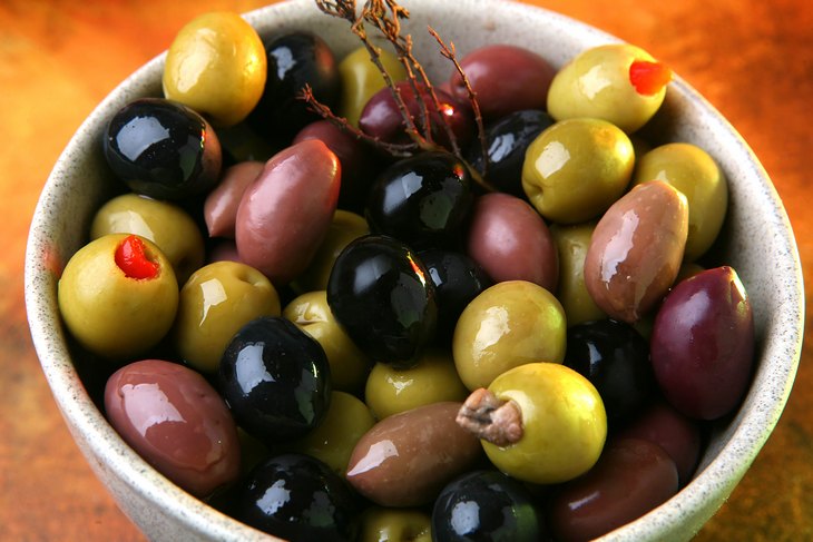 olivki v tarelke